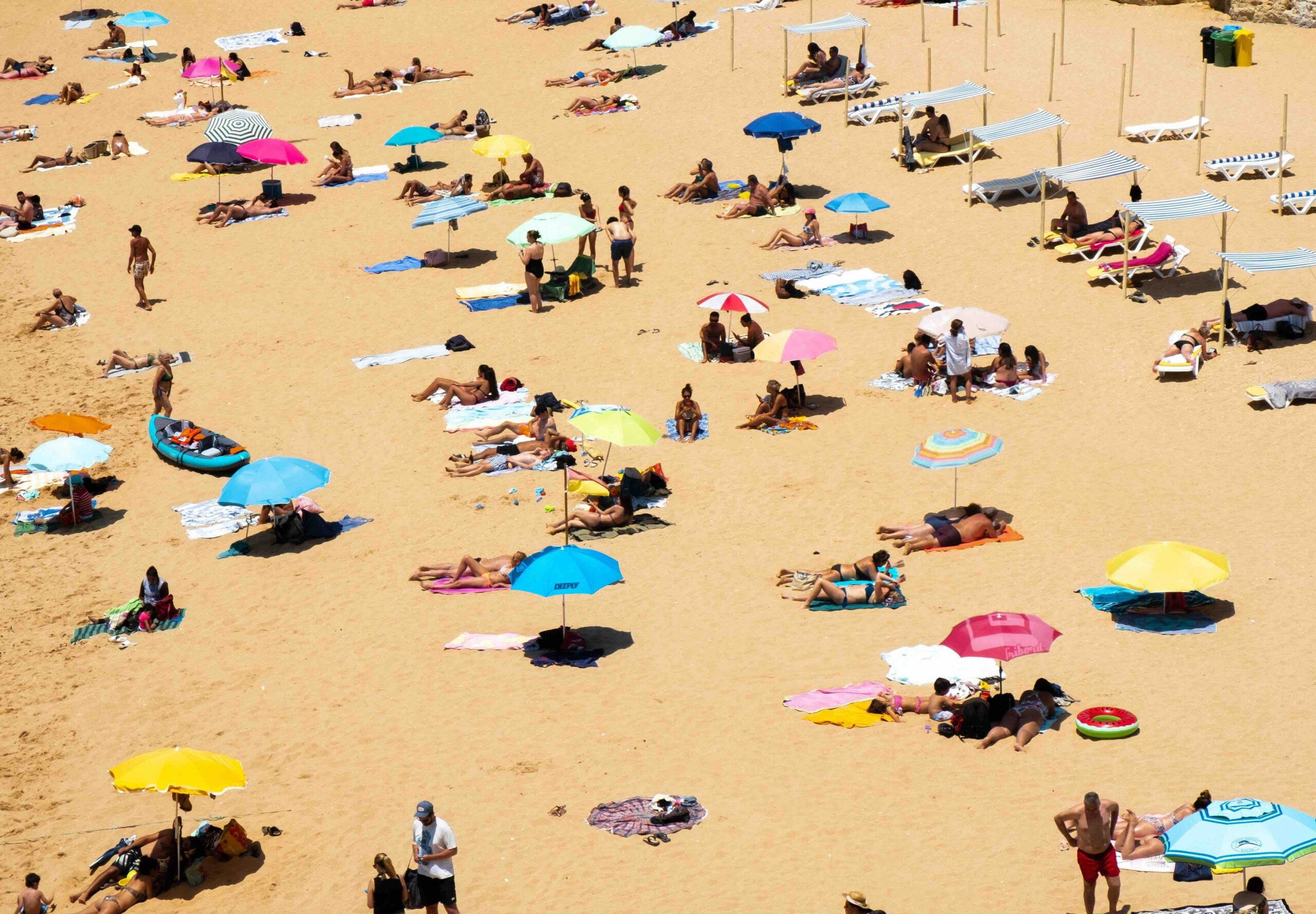 people on the beach 3 scaled | https://psycholoogamsterdam.eu